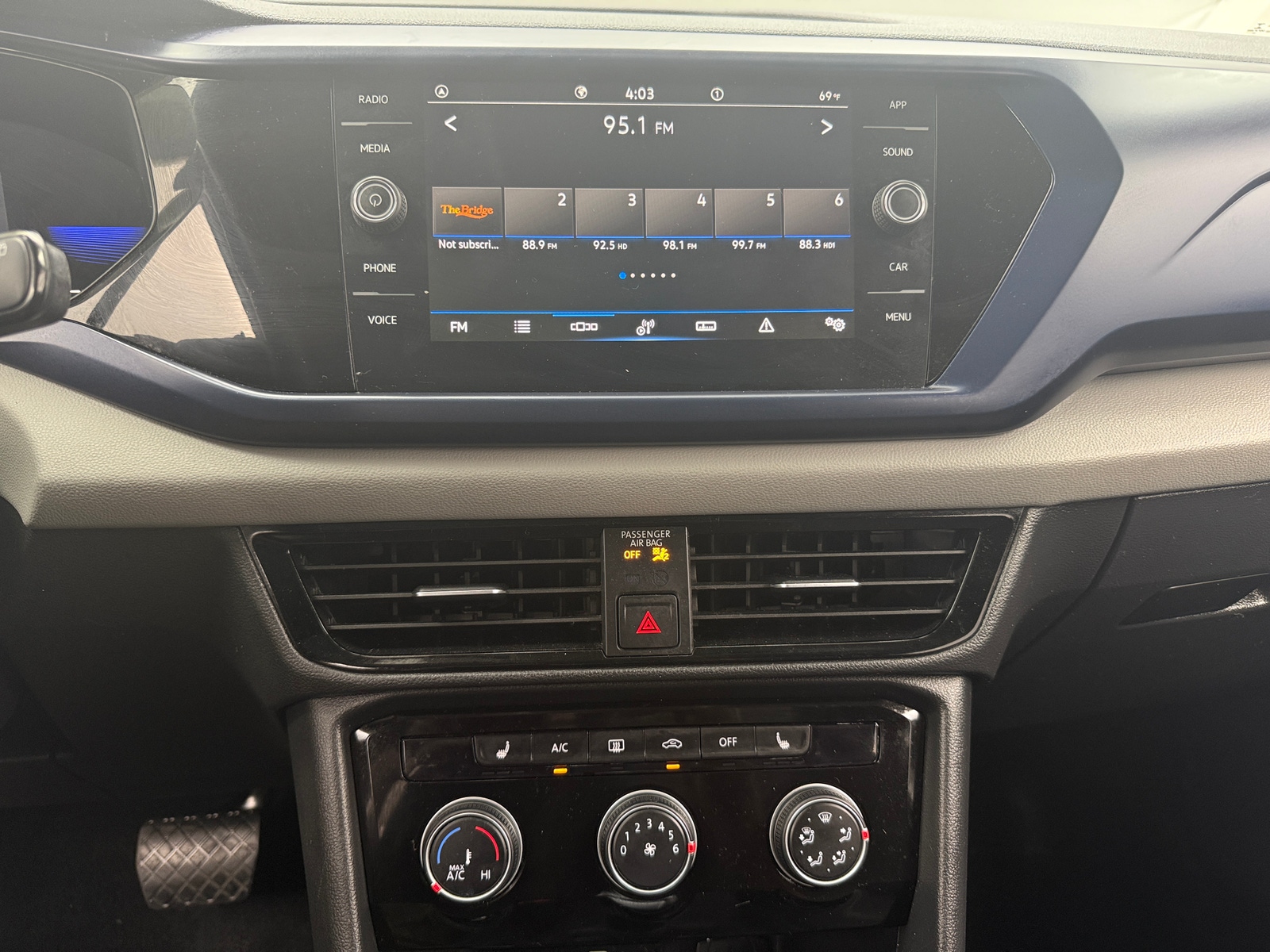 Thumbnail: 2023 Volkswagen Taos - 3