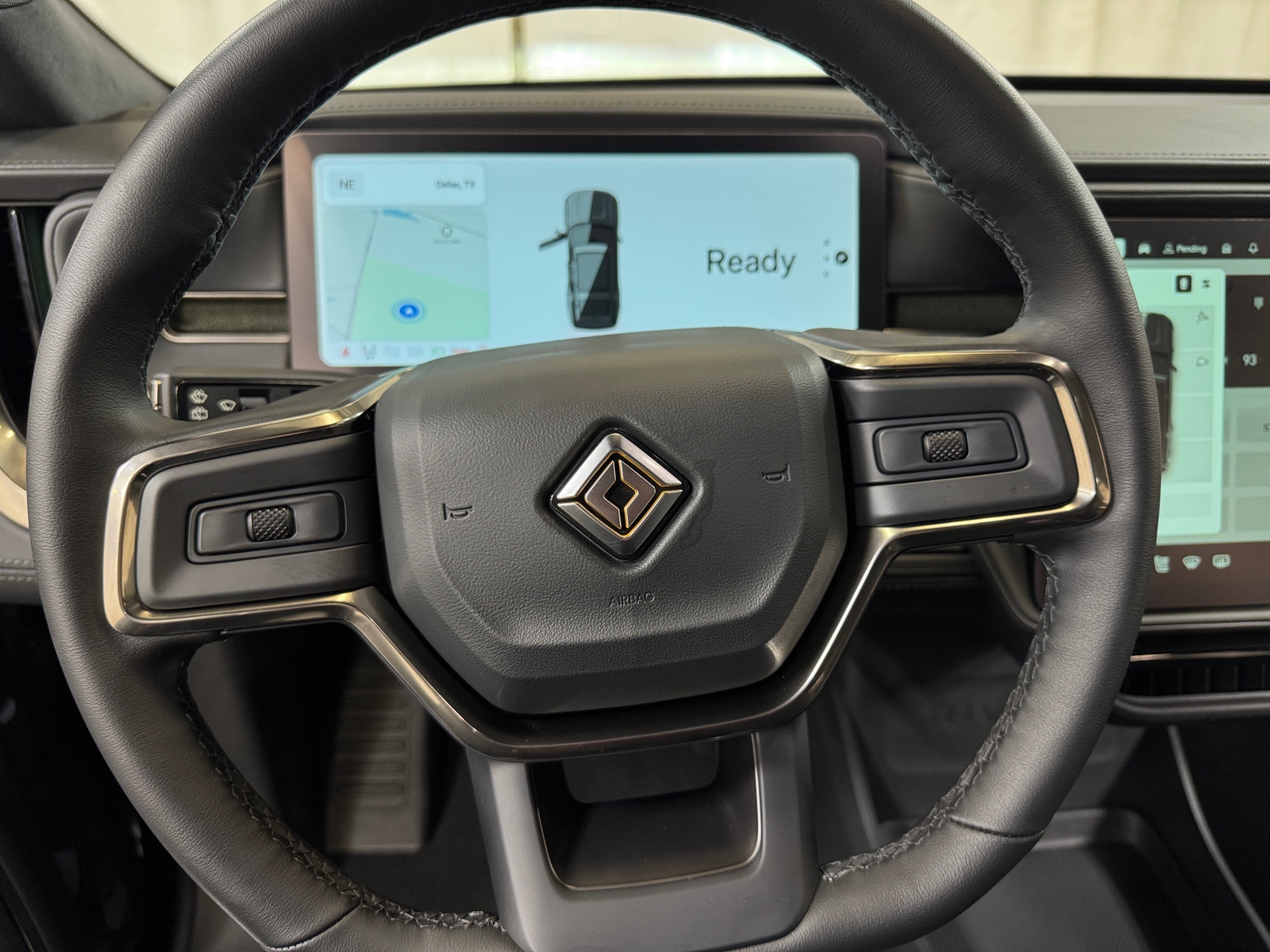 Thumbnail: 2025 Rivian R1S - 4