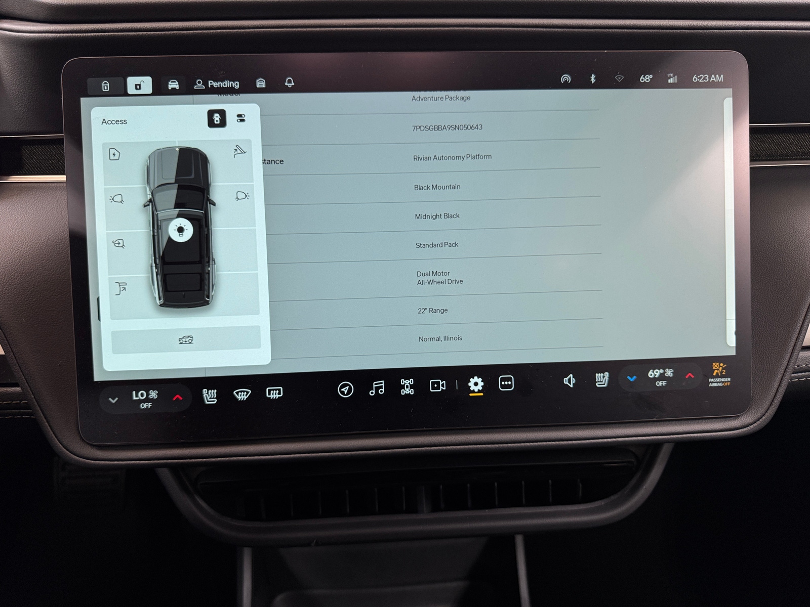 Thumbnail: 2025 Rivian R1S - 3