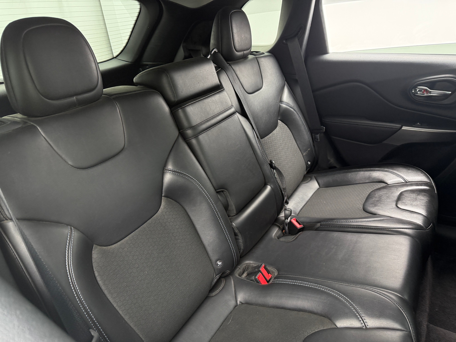 Thumbnail: 2019 Jeep Cherokee - 6