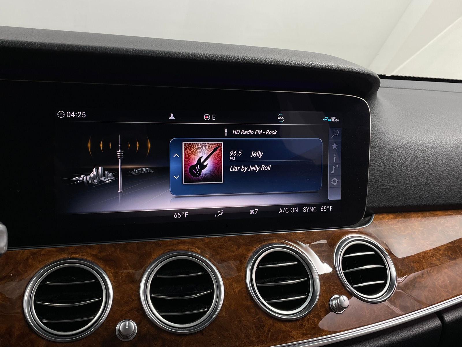 Thumbnail: 2020 Mercedes-Benz E-Class - 3