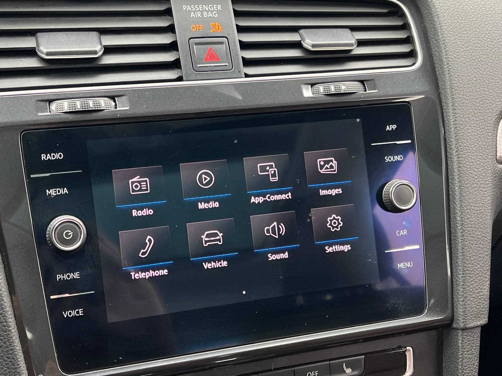 Thumbnail: 2018 Volkswagen Golf - 3