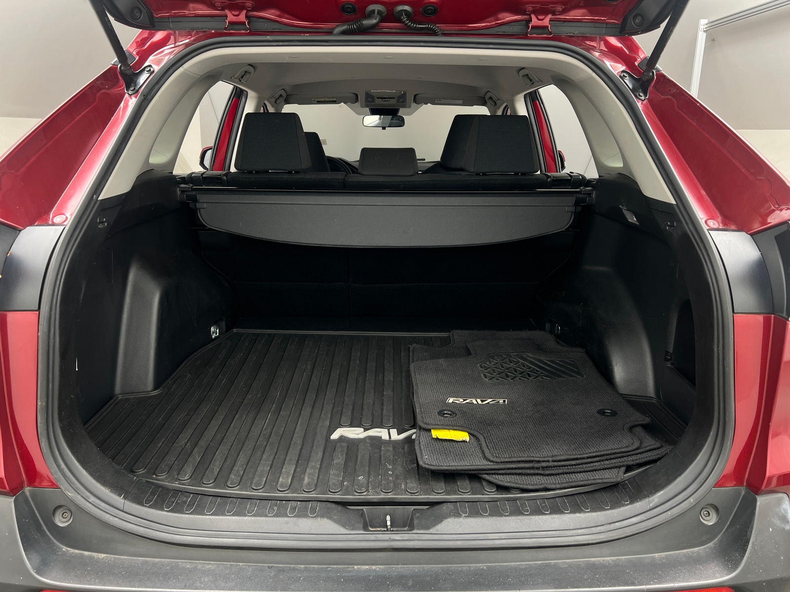 Thumbnail: 2019 Toyota RAV4 - 7