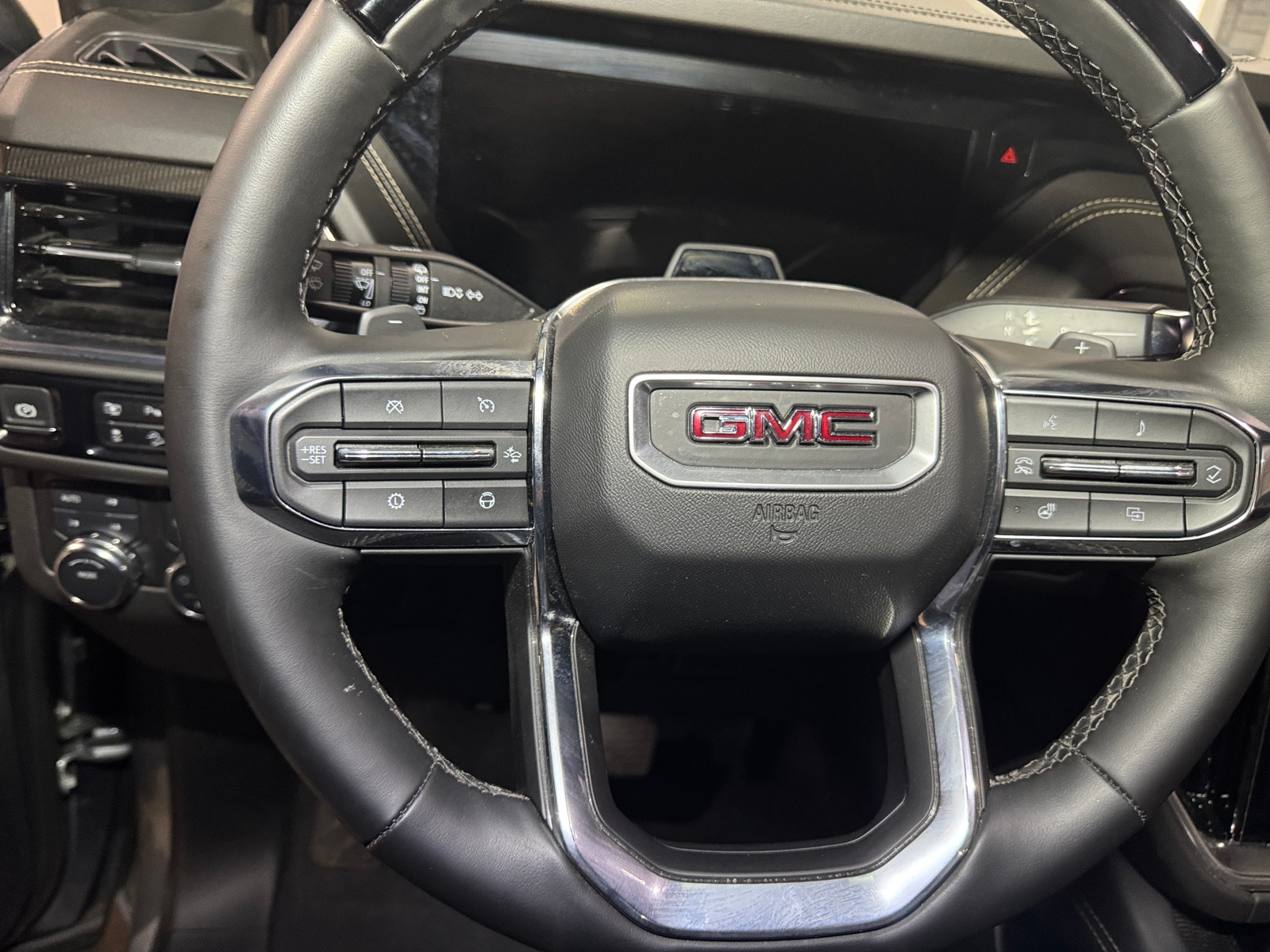 Thumbnail: 2025 GMC Yukon XL - 5