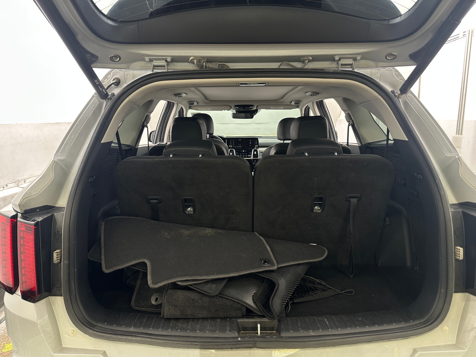 Thumbnail: 2023 Kia Sorento - 6