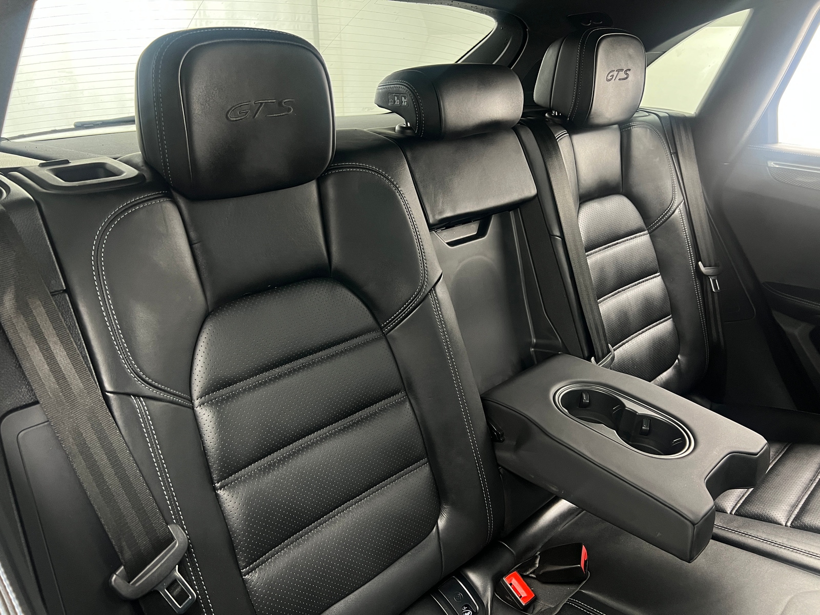 Thumbnail: 2021 Porsche Macan - 5