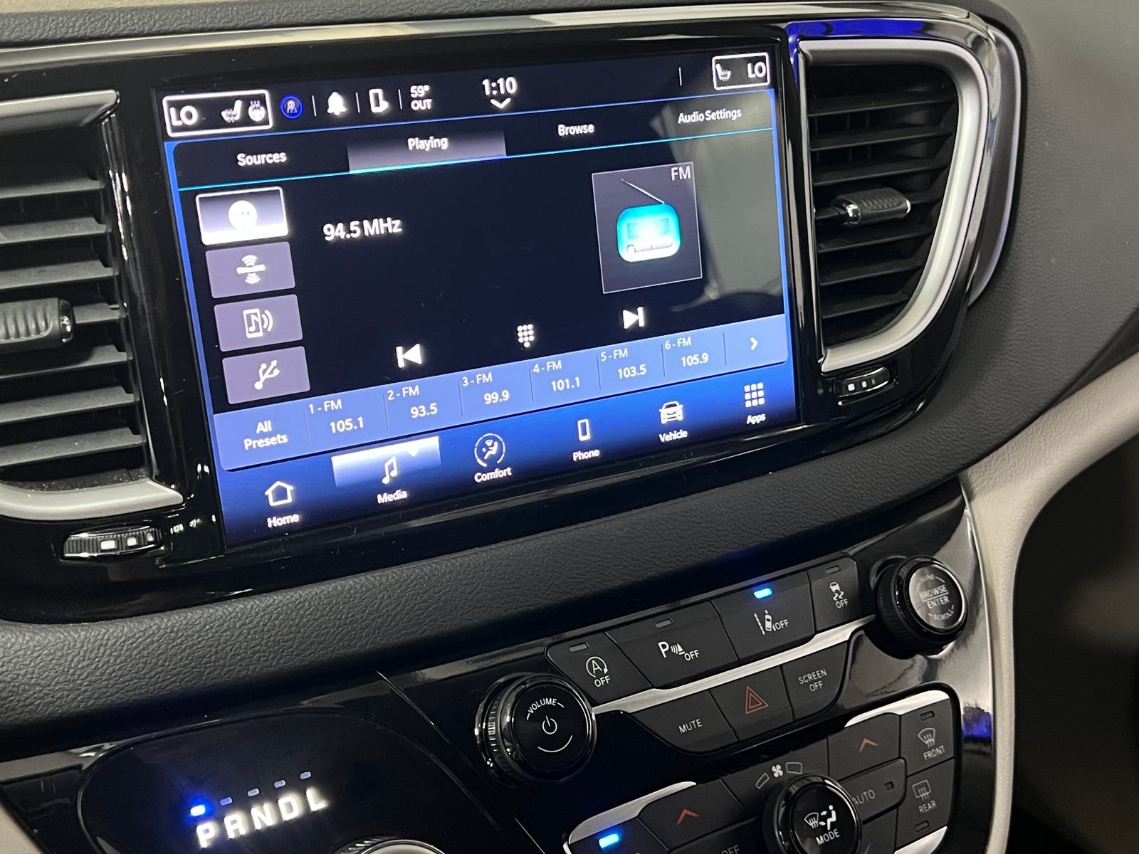 Thumbnail: 2024 Chrysler Pacifica - 3