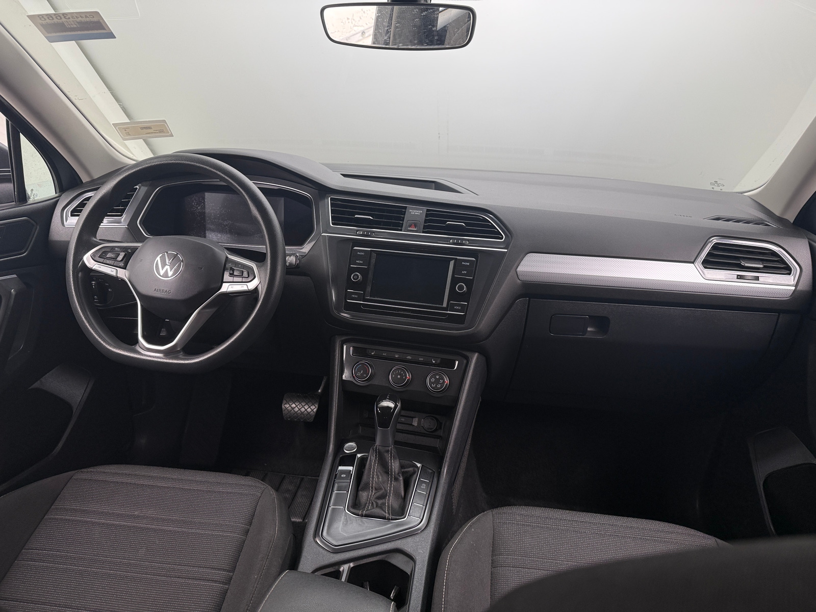 Thumbnail: 2023 Volkswagen Tiguan - 3