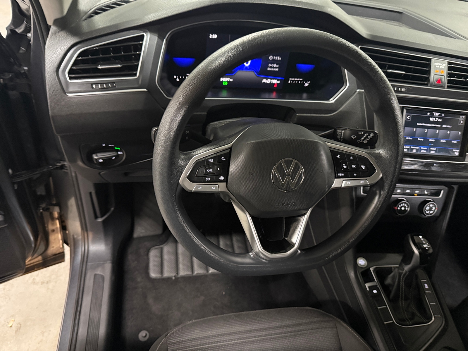 Thumbnail: 2023 Volkswagen Tiguan - 5