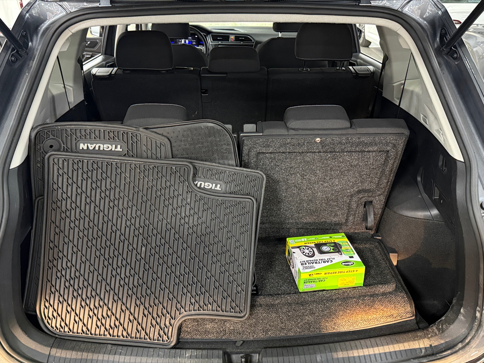 Thumbnail: 2023 Volkswagen Tiguan - 7