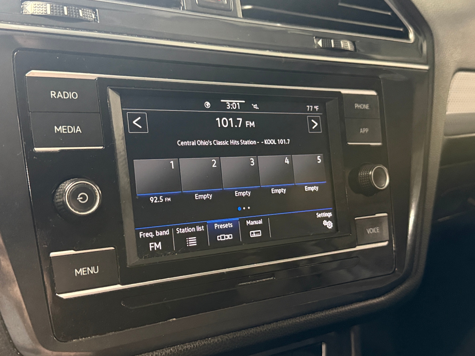 Thumbnail: 2023 Volkswagen Tiguan - 4