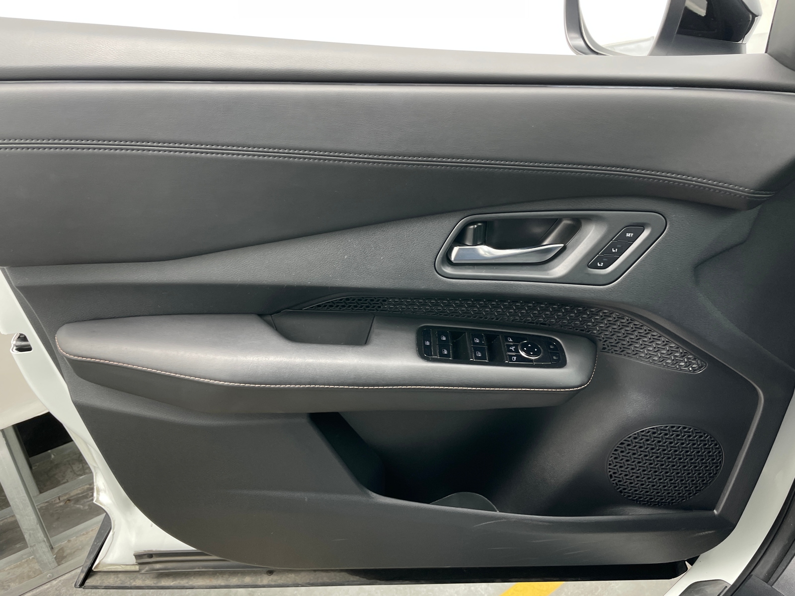 Thumbnail: 2023 Nissan Ariya - 3