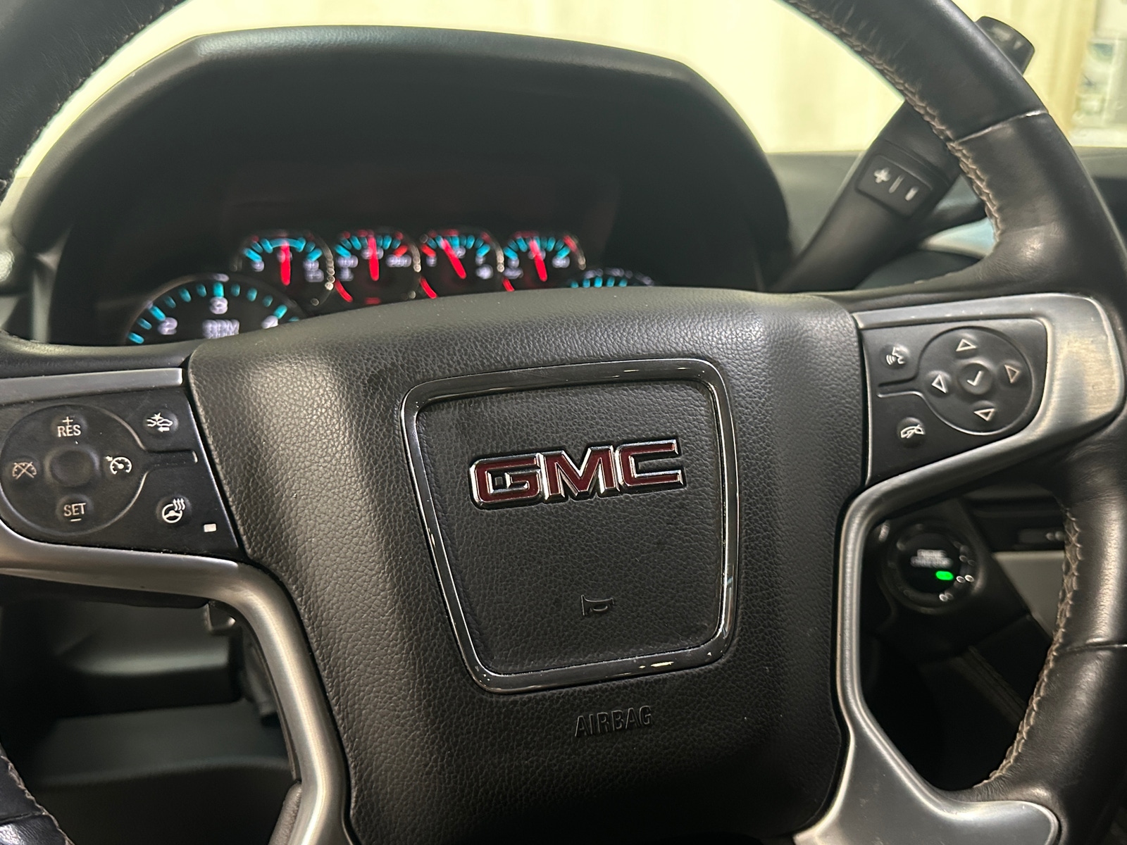 Thumbnail: 2018 GMC Yukon - 4