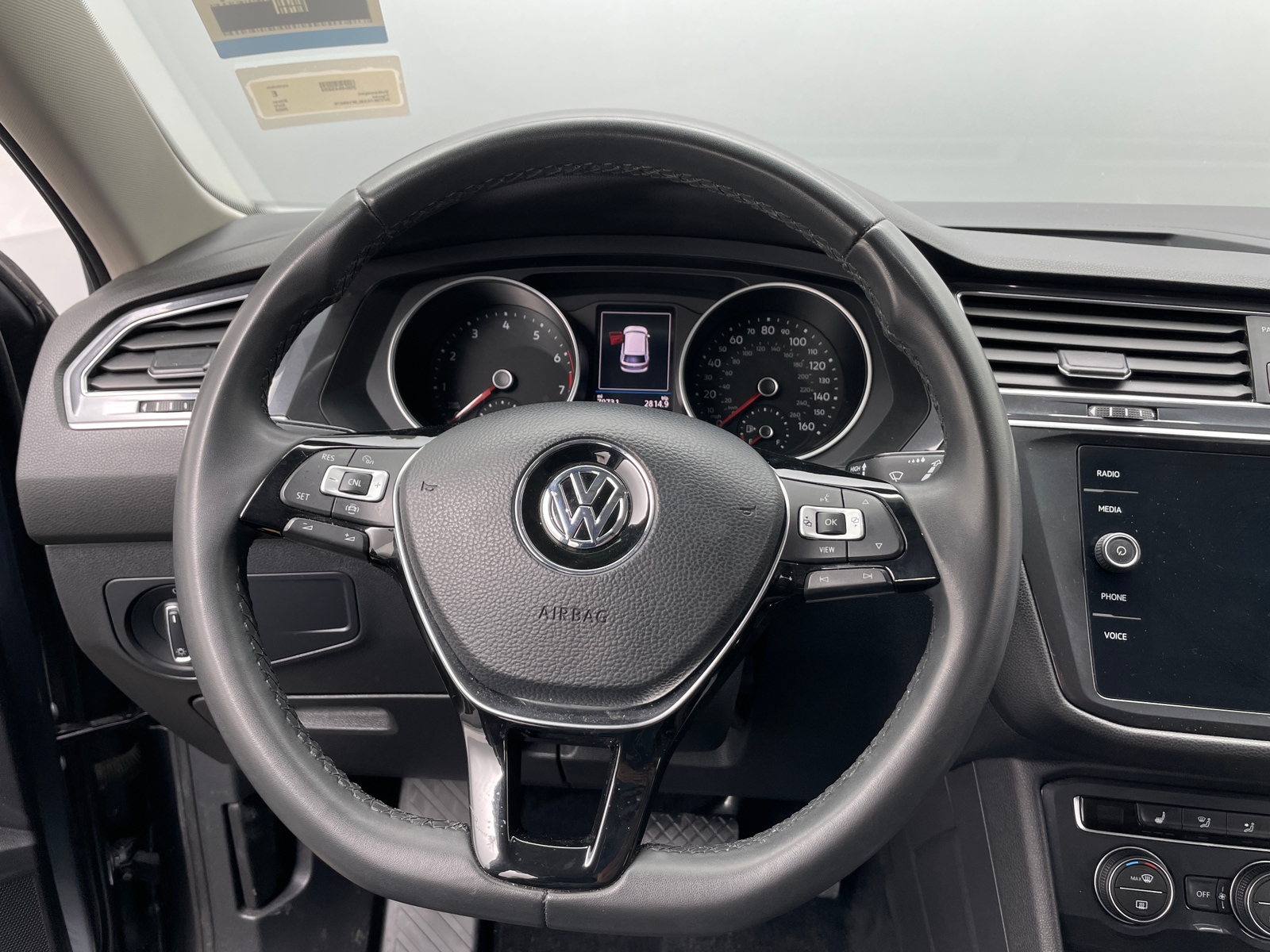 Thumbnail: 2020 Volkswagen Tiguan - 4