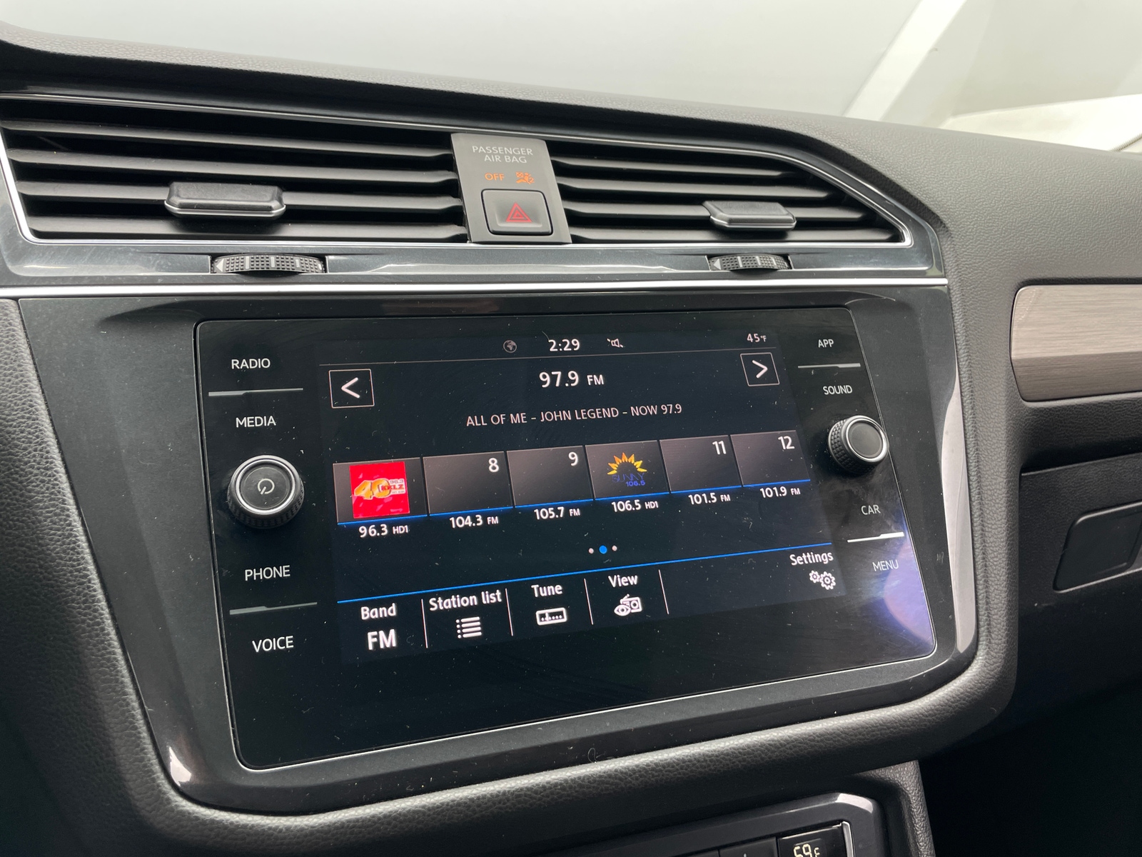 Thumbnail: 2020 Volkswagen Tiguan - 3