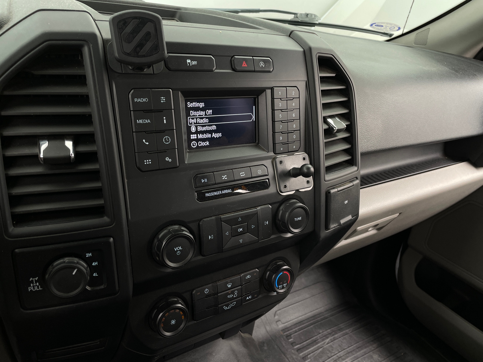 Thumbnail: 2019 Ford Econoline - 4