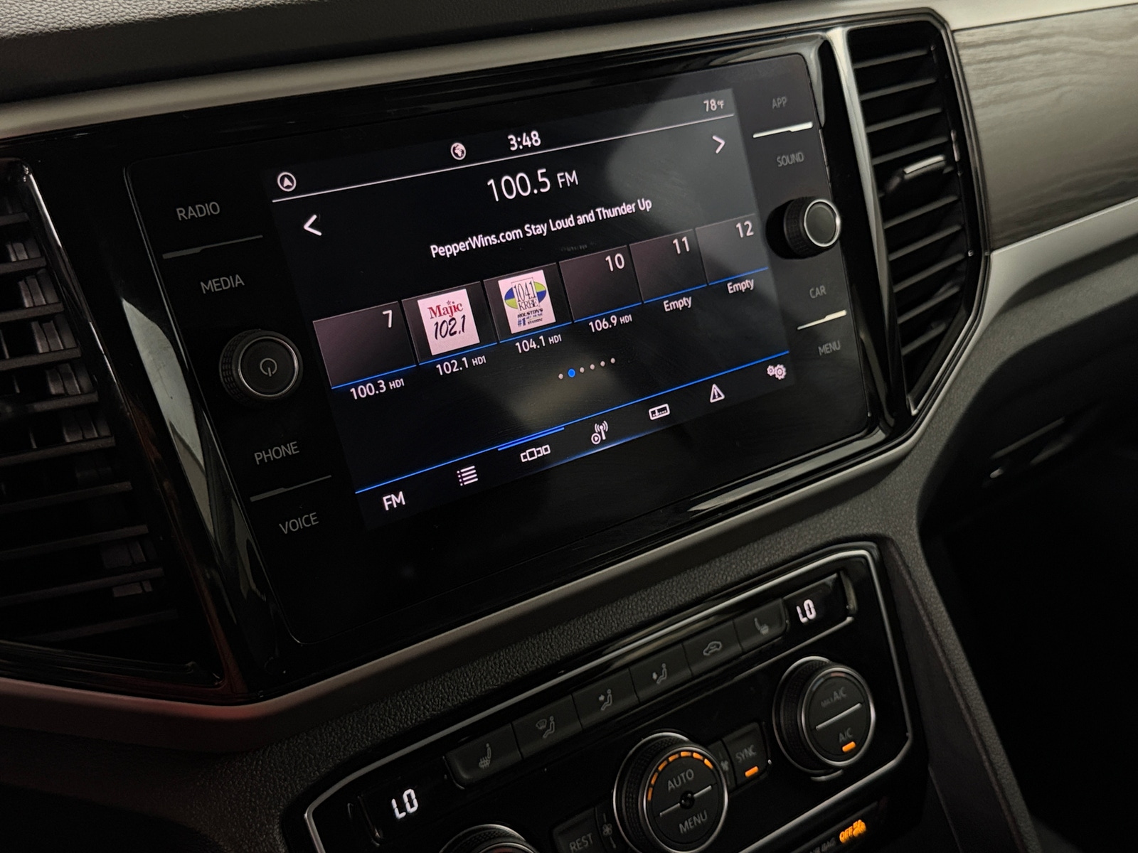 Thumbnail: 2022 Volkswagen Atlas - 3