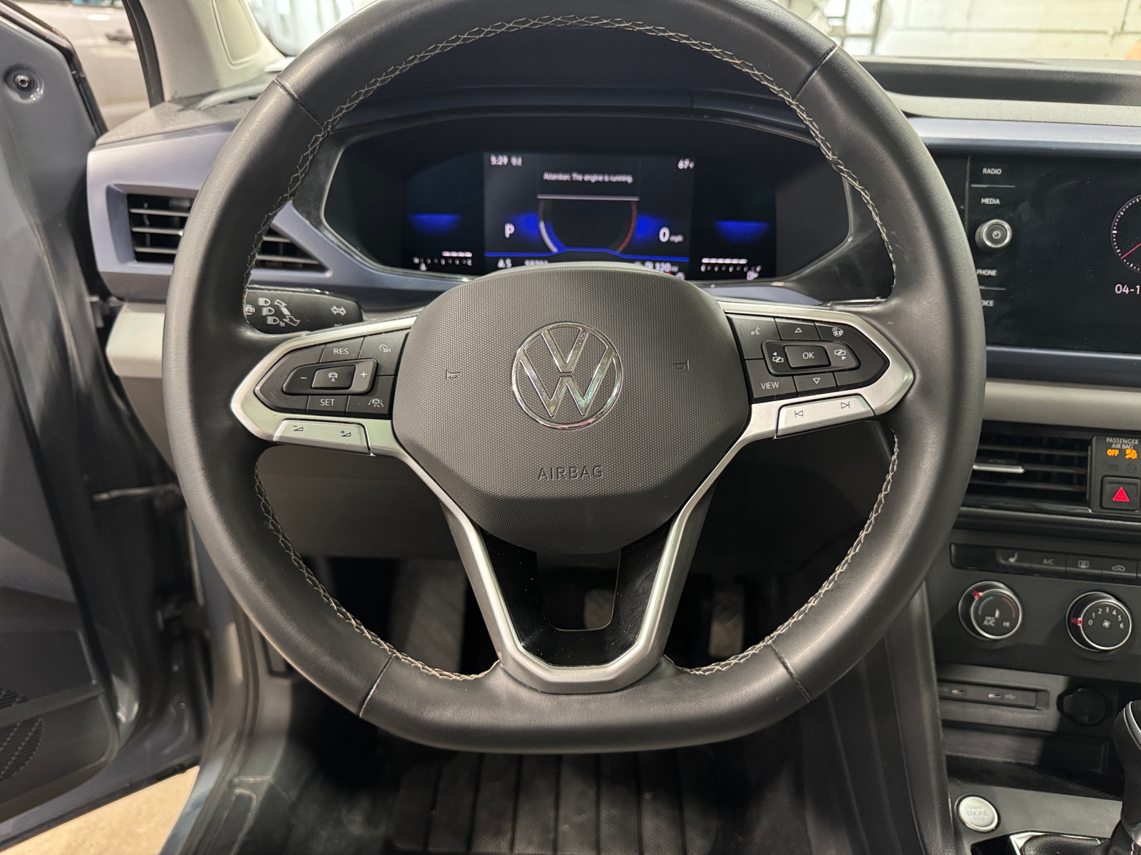 Thumbnail: 2022 Volkswagen Taos - 4