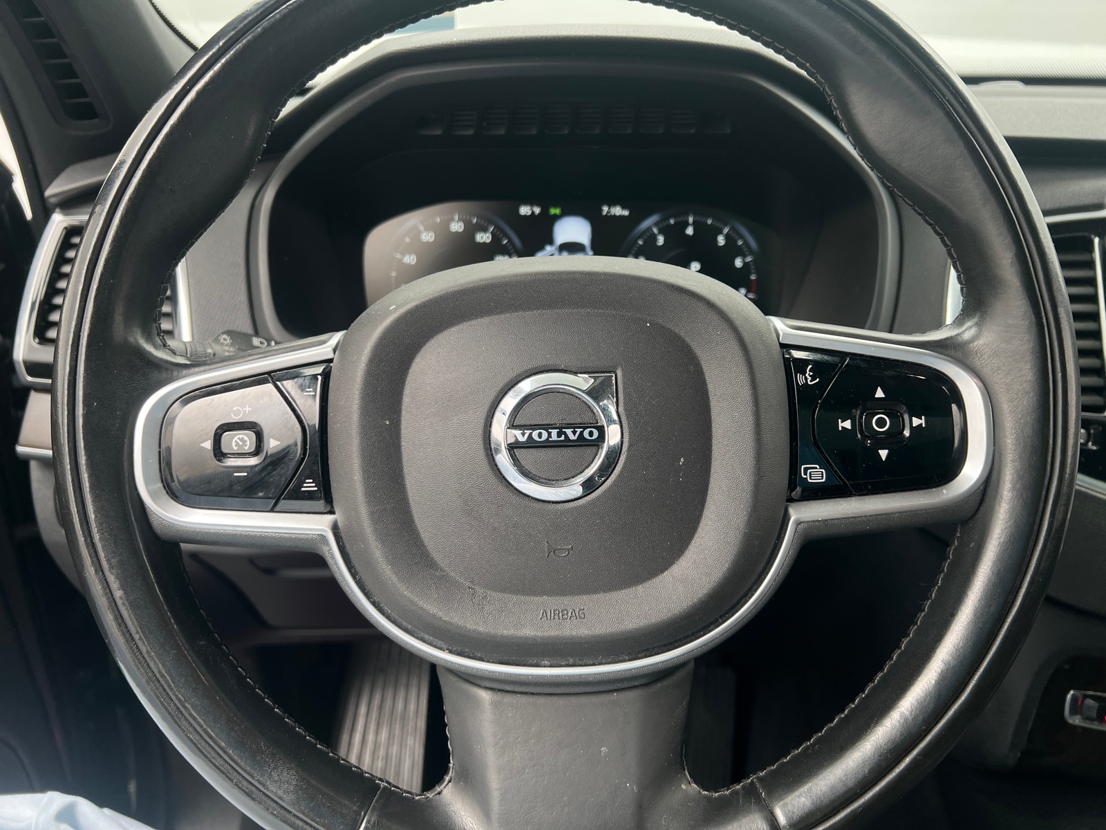 Thumbnail: 2018 Volvo XC90 - 4