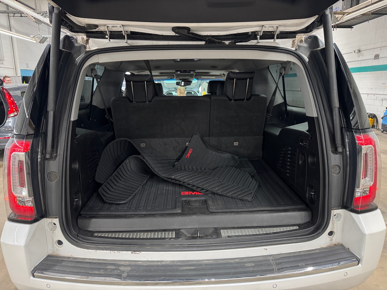 Thumbnail: 2019 GMC Yukon XL - 6
