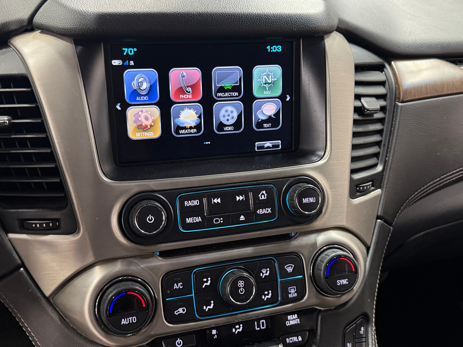 Thumbnail: 2019 GMC Yukon XL - 3