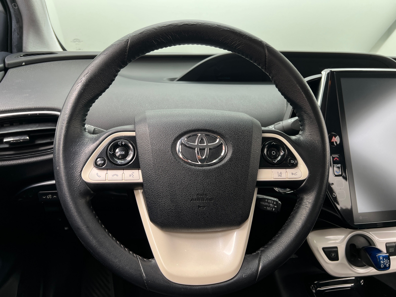 Thumbnail: 2017 Toyota Prius Prime - 5