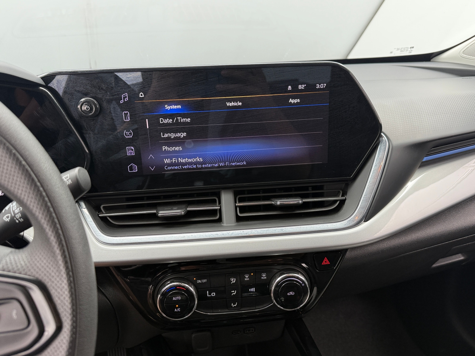 Thumbnail: 2025 Chevrolet Trax - 4