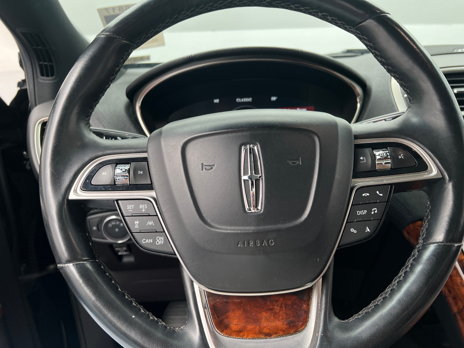 Thumbnail: 2020 Lincoln Nautilus - 4