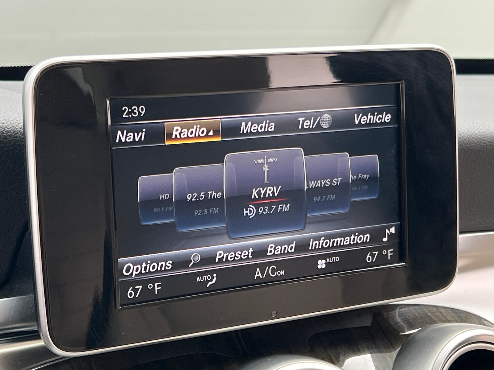 Thumbnail: 2017 Mercedes-Benz C-Class - 3