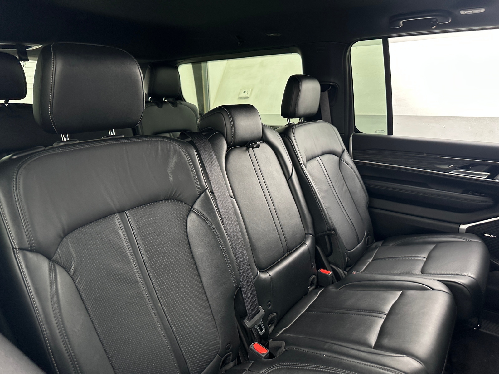 Thumbnail: 2022 Jeep Wagoneer - 5