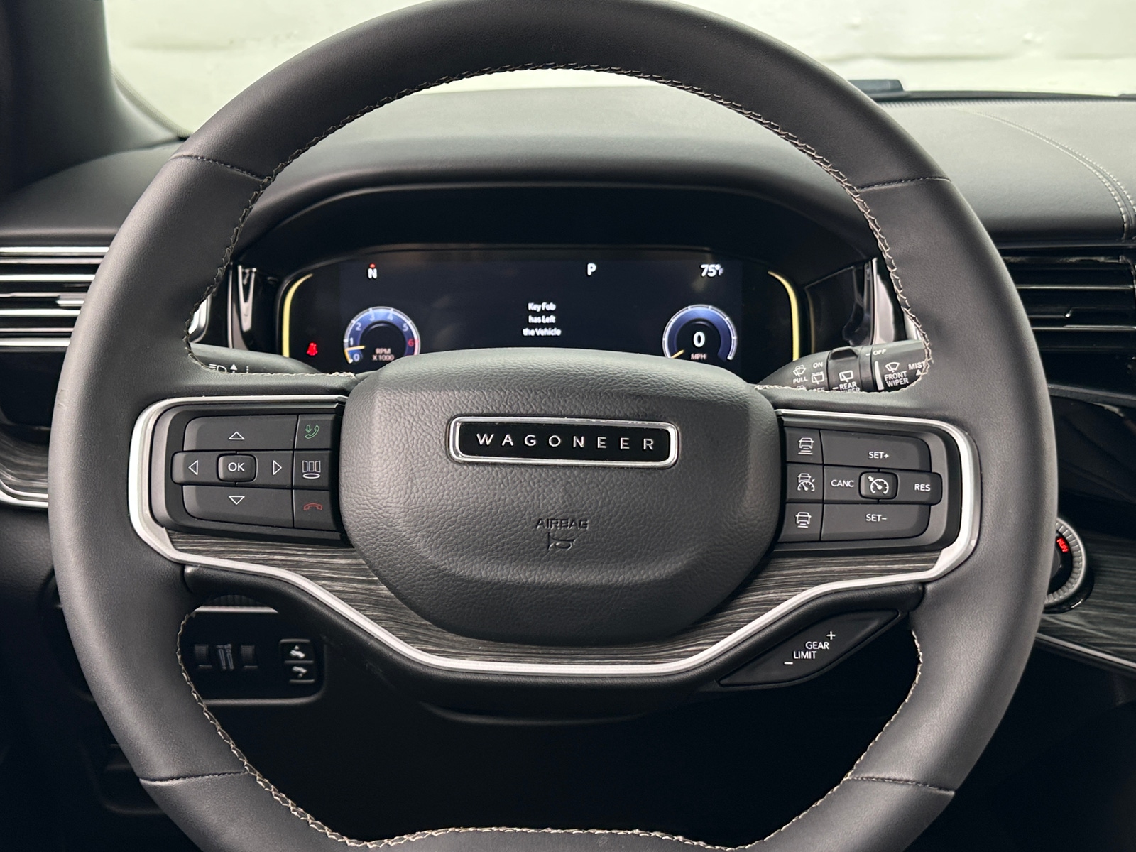 Thumbnail: 2022 Jeep Wagoneer - 4