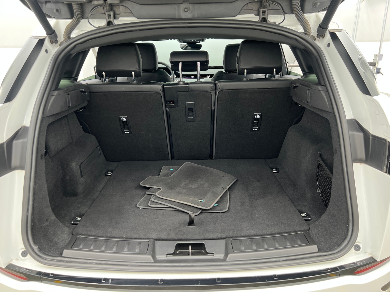 Thumbnail: 2024 Land Rover Range Rover Evoque - 6