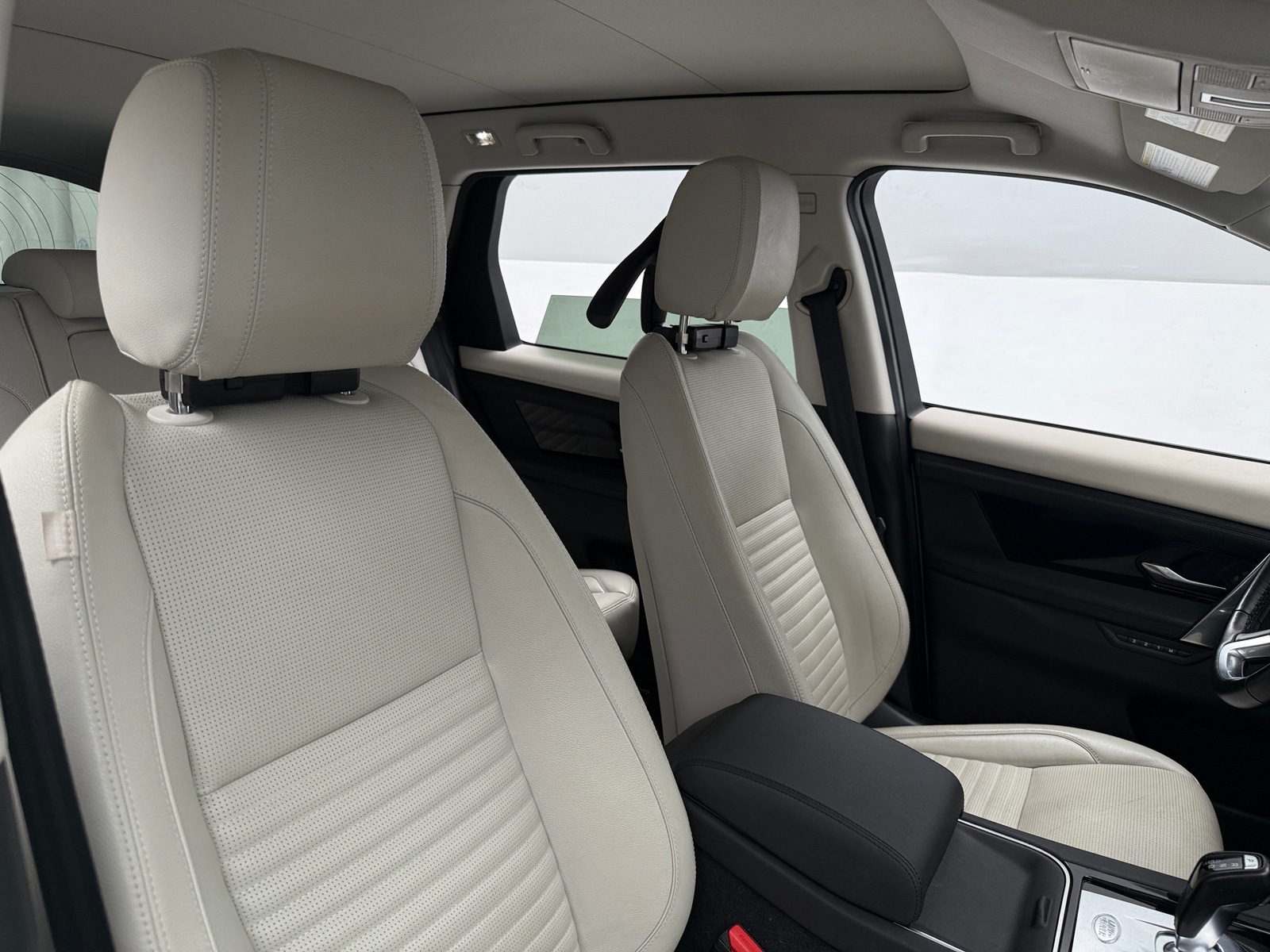 Thumbnail: 2020 Land Rover Discovery Sport - 2