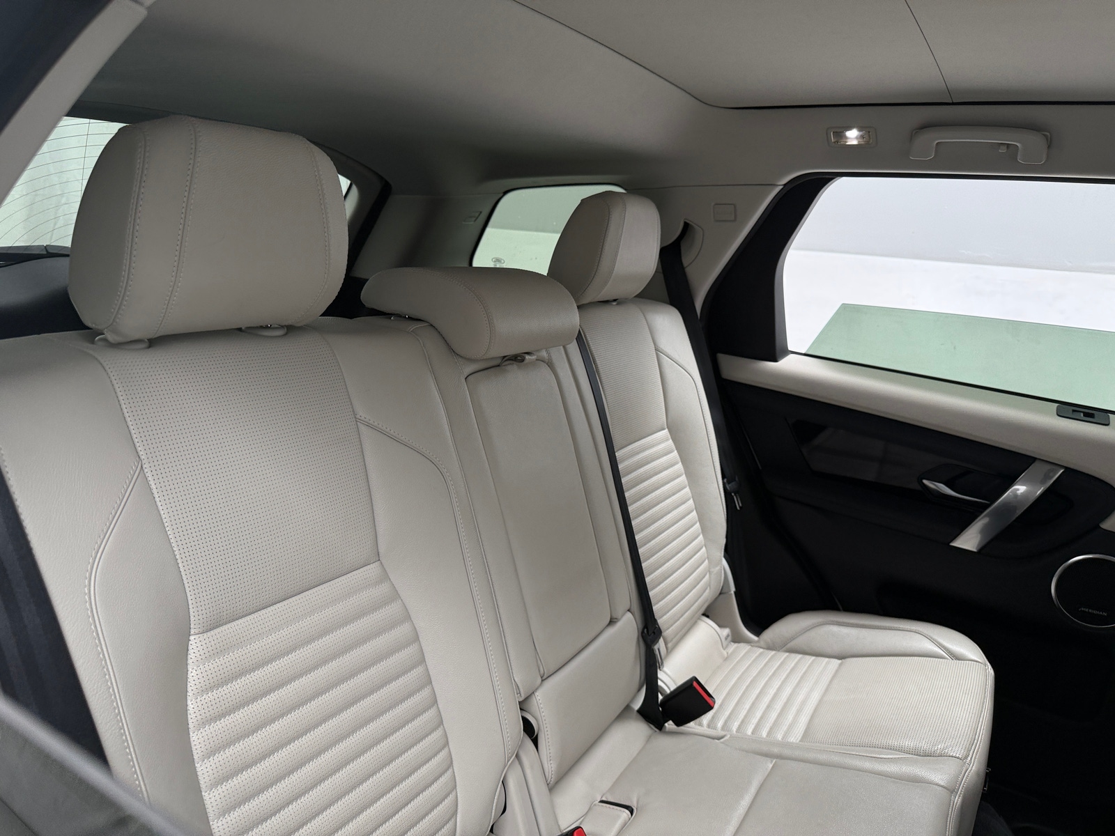 Thumbnail: 2020 Land Rover Discovery Sport - 6