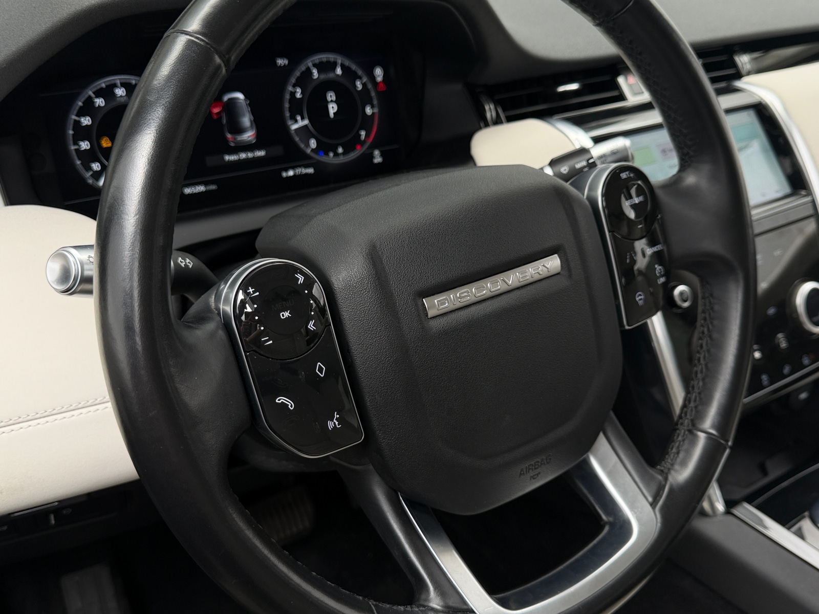 Thumbnail: 2020 Land Rover Discovery Sport - 5