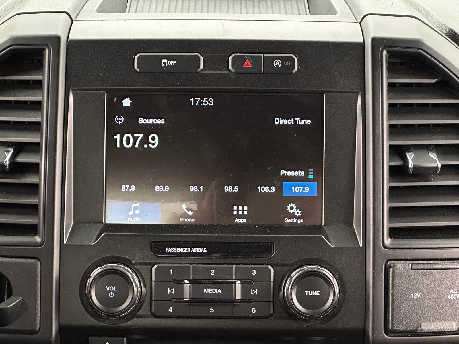 Thumbnail: 2018 Ford Econoline - 4