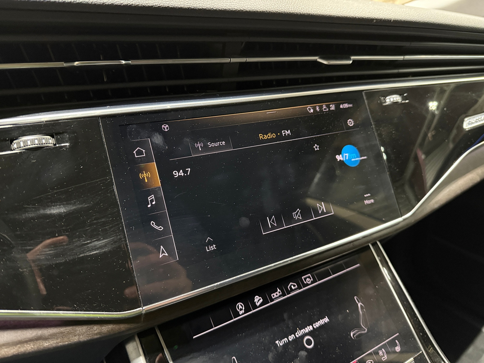 Thumbnail: 2020 Audi Q8 - 3