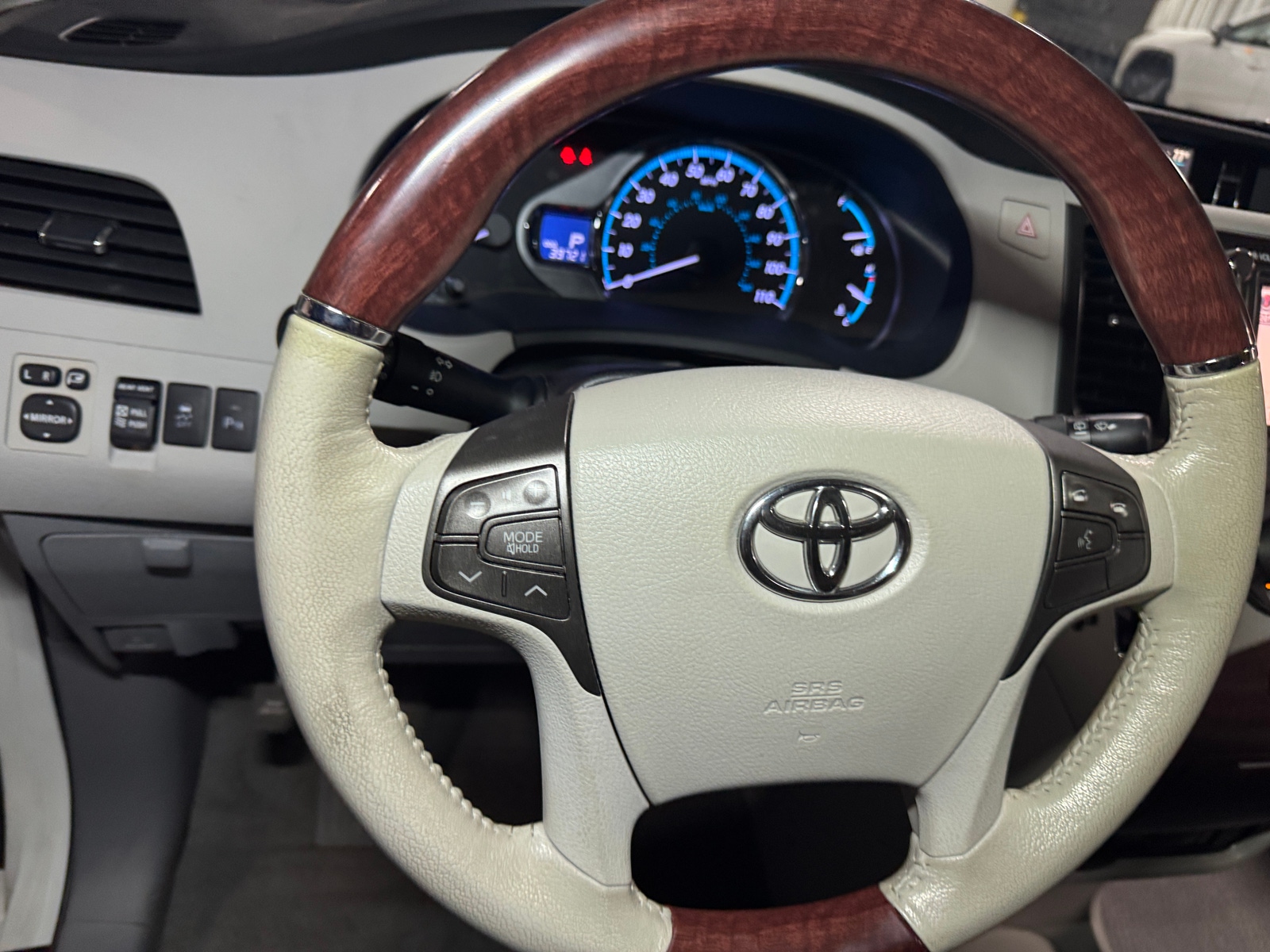 Thumbnail: 2011 Toyota Sienna - 4