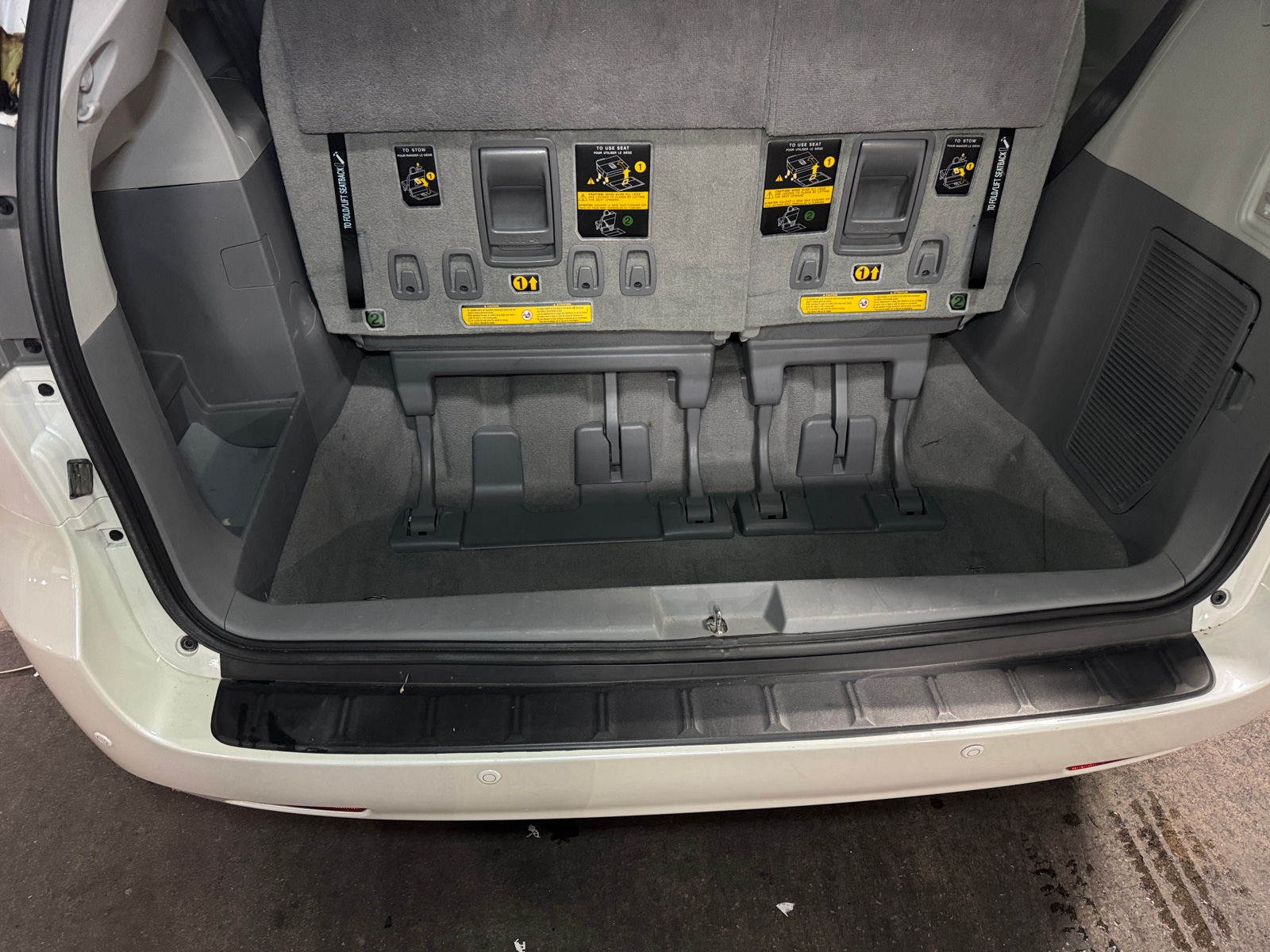 Thumbnail: 2011 Toyota Sienna - 6