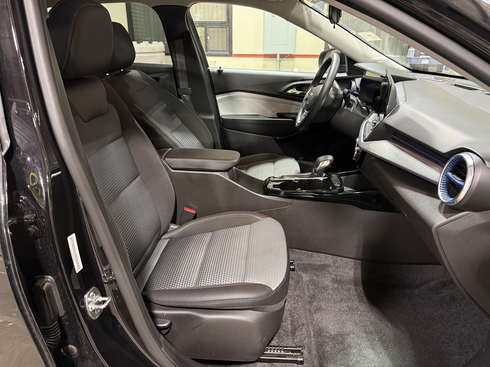 Thumbnail: 2025 Chevrolet Trax - 2