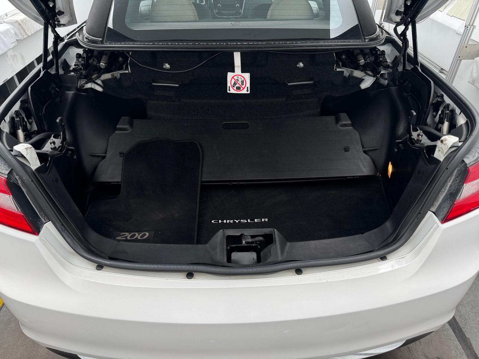 Thumbnail: 2011 Chrysler 200 - 7