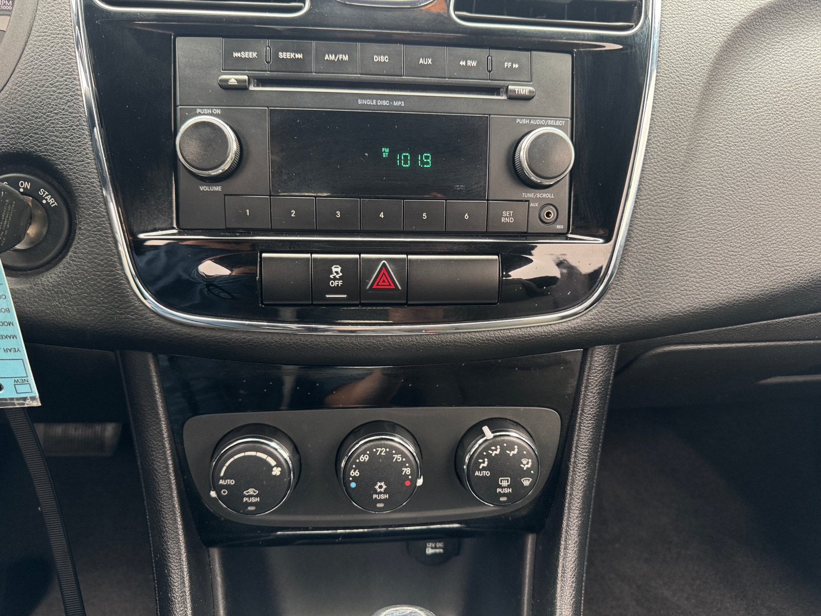 Thumbnail: 2011 Chrysler 200 - 4