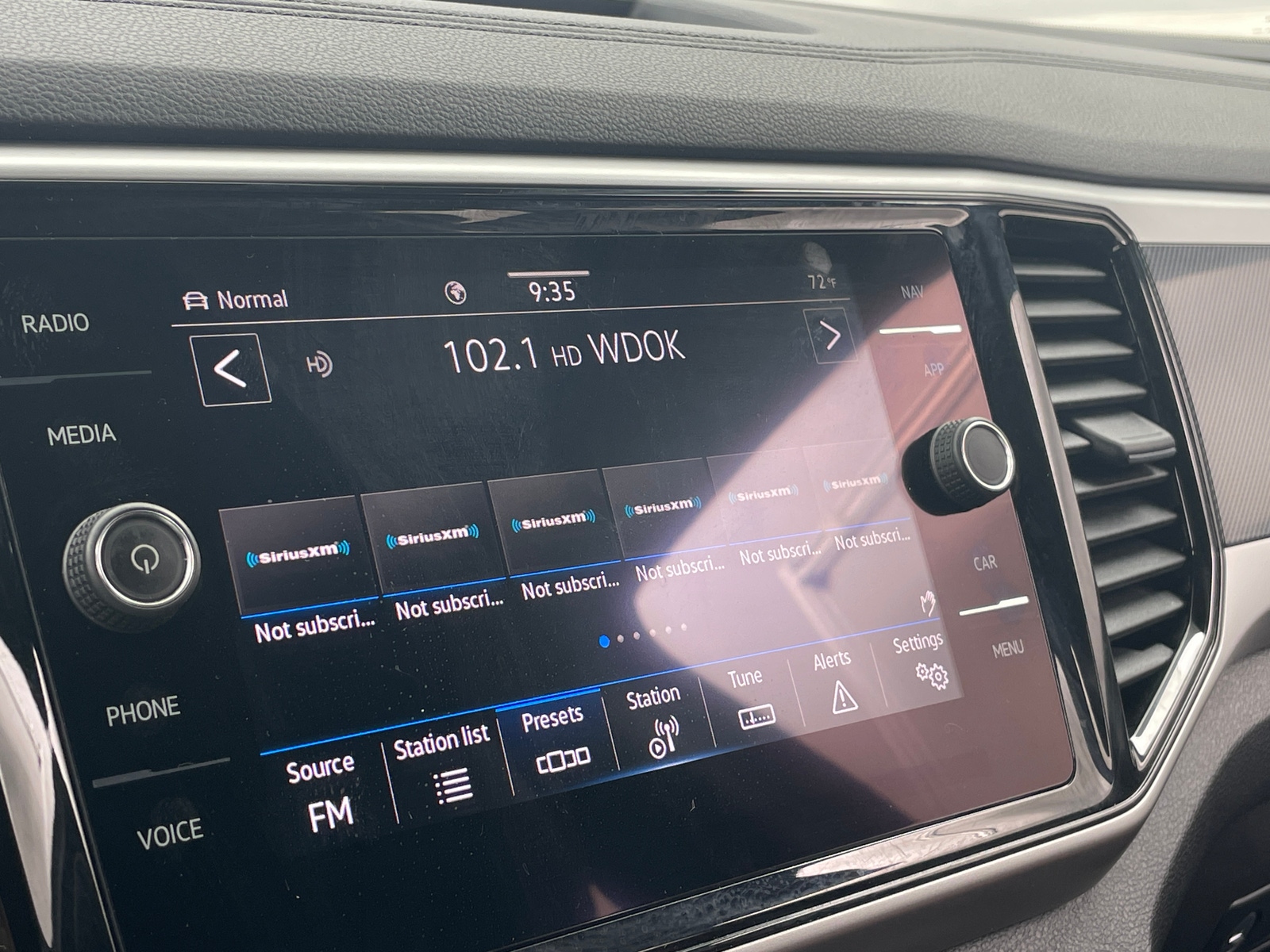 Thumbnail: 2022 Volkswagen Atlas - 3