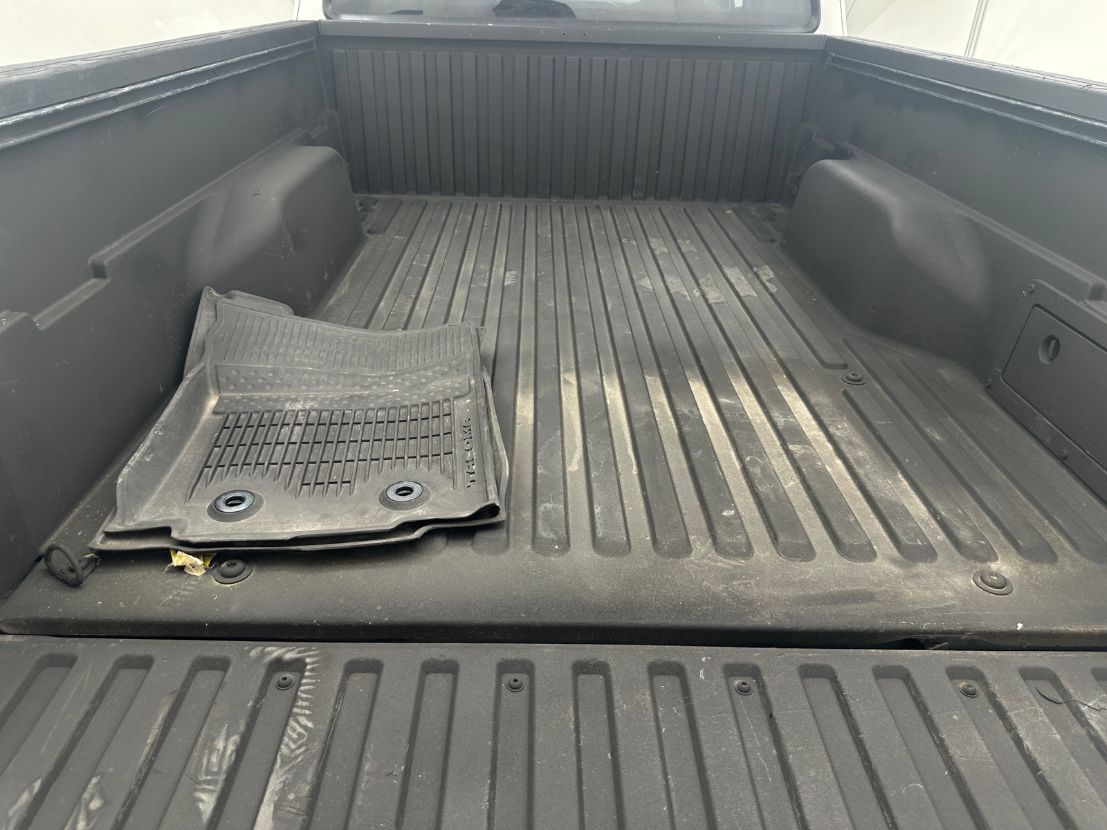 Thumbnail: 2022 Toyota Tacoma - 6