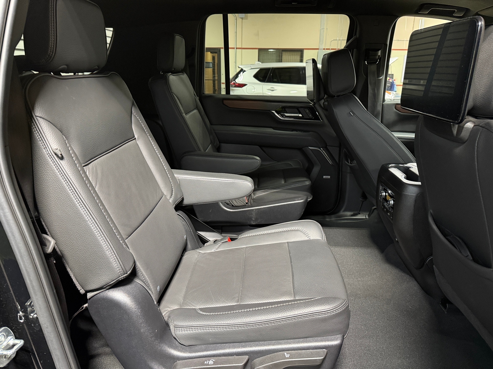 Thumbnail: 2025 GMC Yukon XL - 5