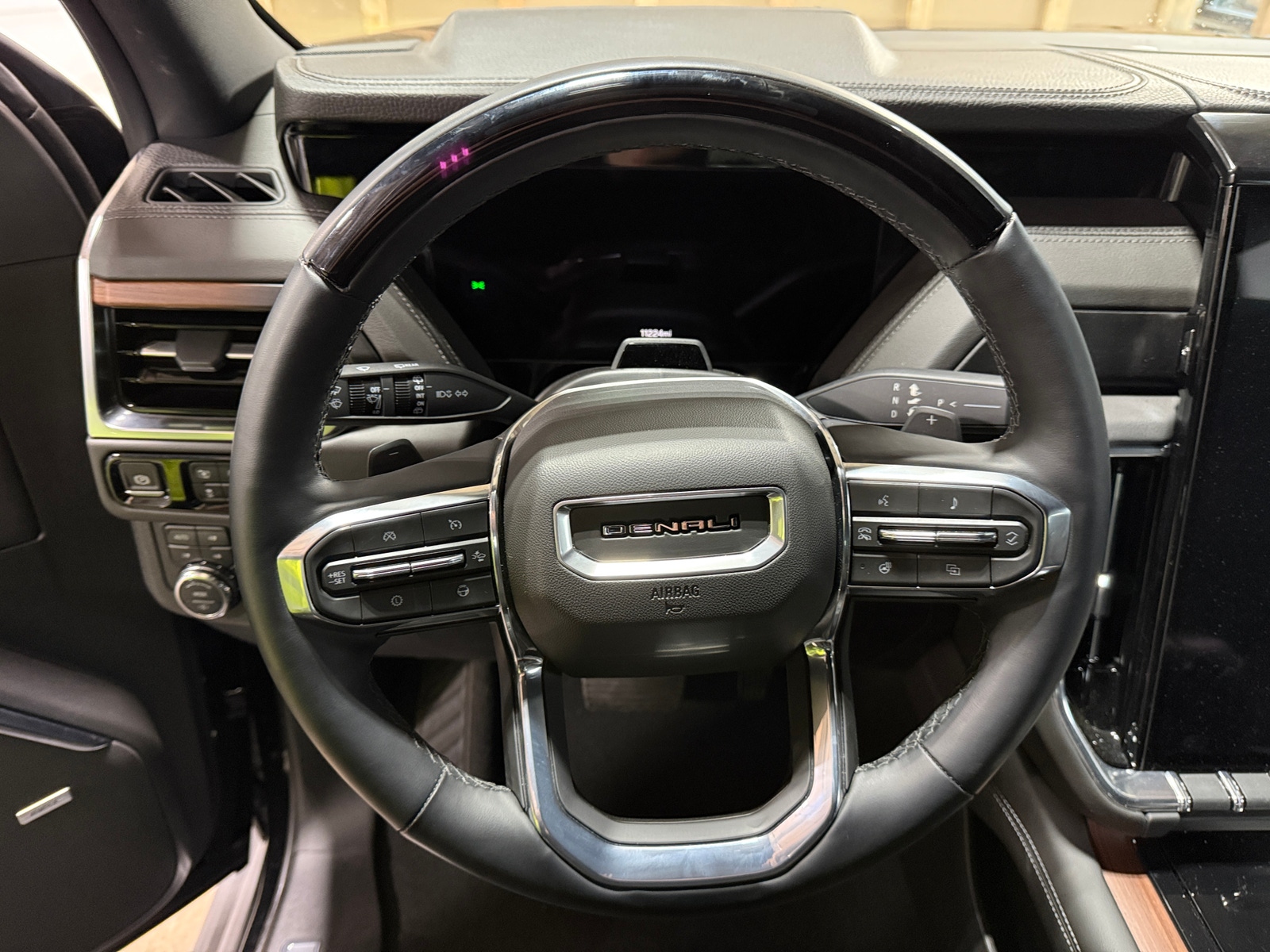 Thumbnail: 2025 GMC Yukon XL - 4