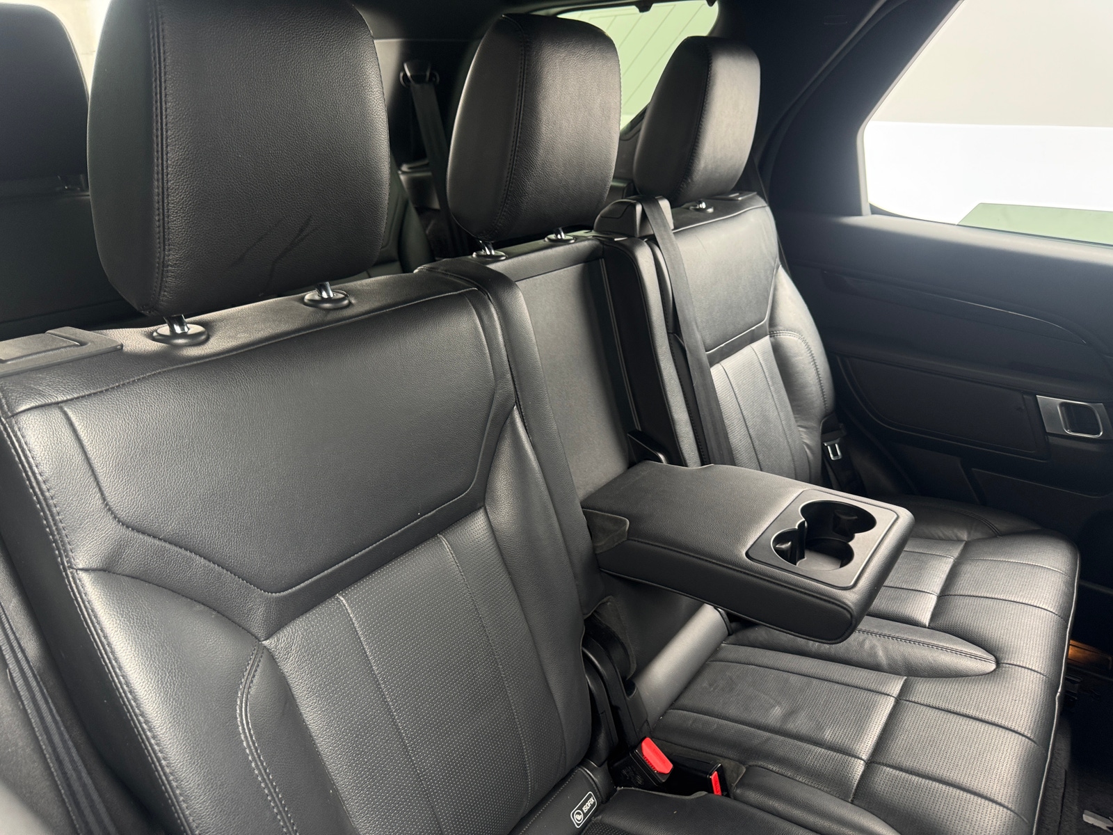 Thumbnail: 2019 Land Rover Discovery - 5