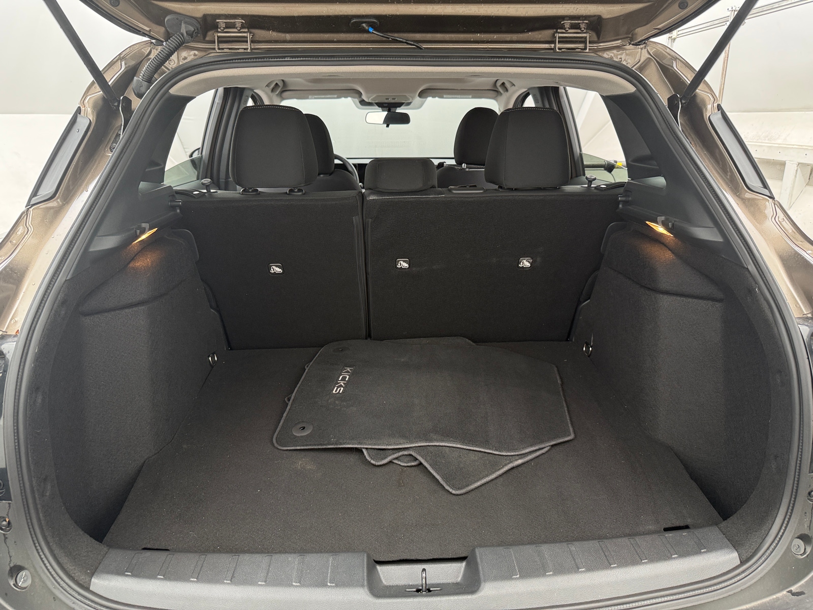 Thumbnail: 2025 Nissan Kicks - 7