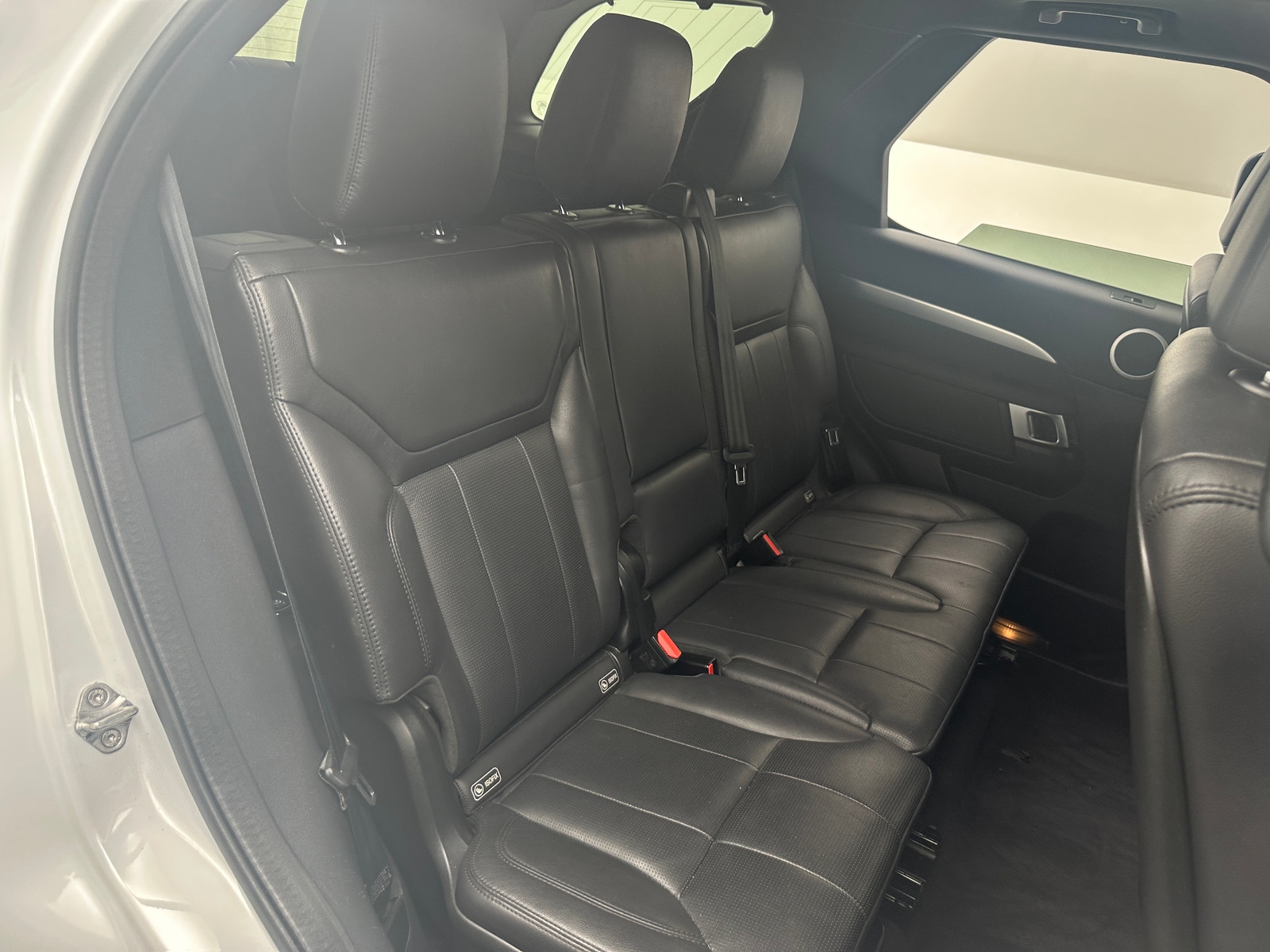 Thumbnail: 2020 Land Rover Discovery - 5