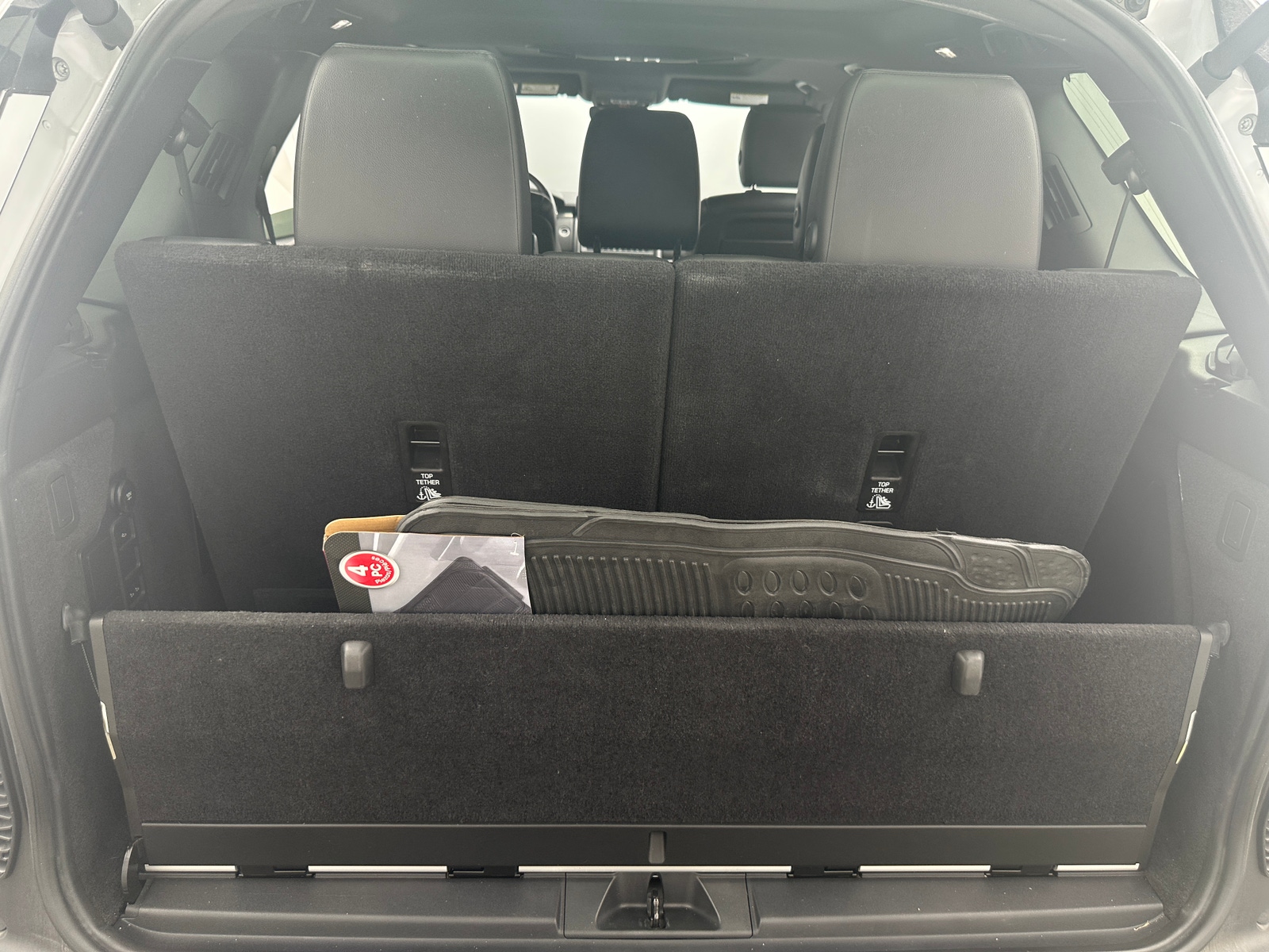 Thumbnail: 2020 Land Rover Discovery - 6